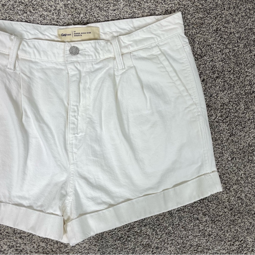 GAP || White Denim‎ Super High Rise Shorts Size 31
